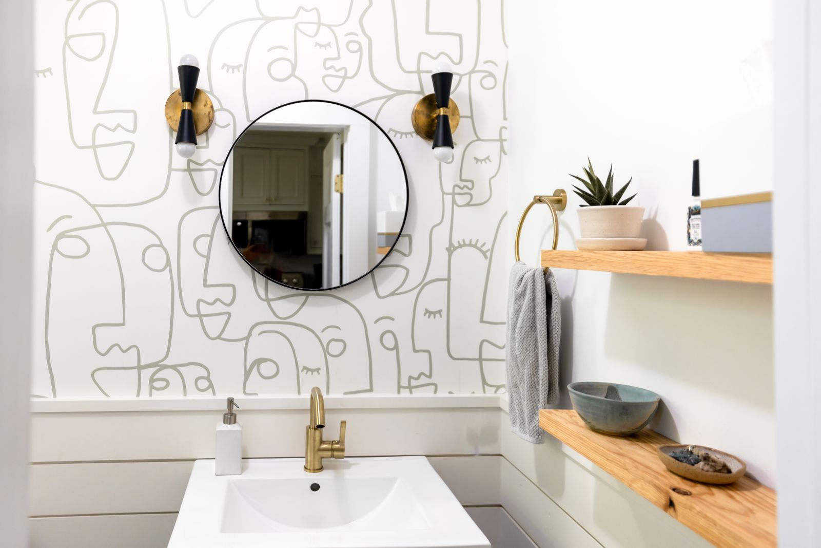 Powder room — chinoiserie mural