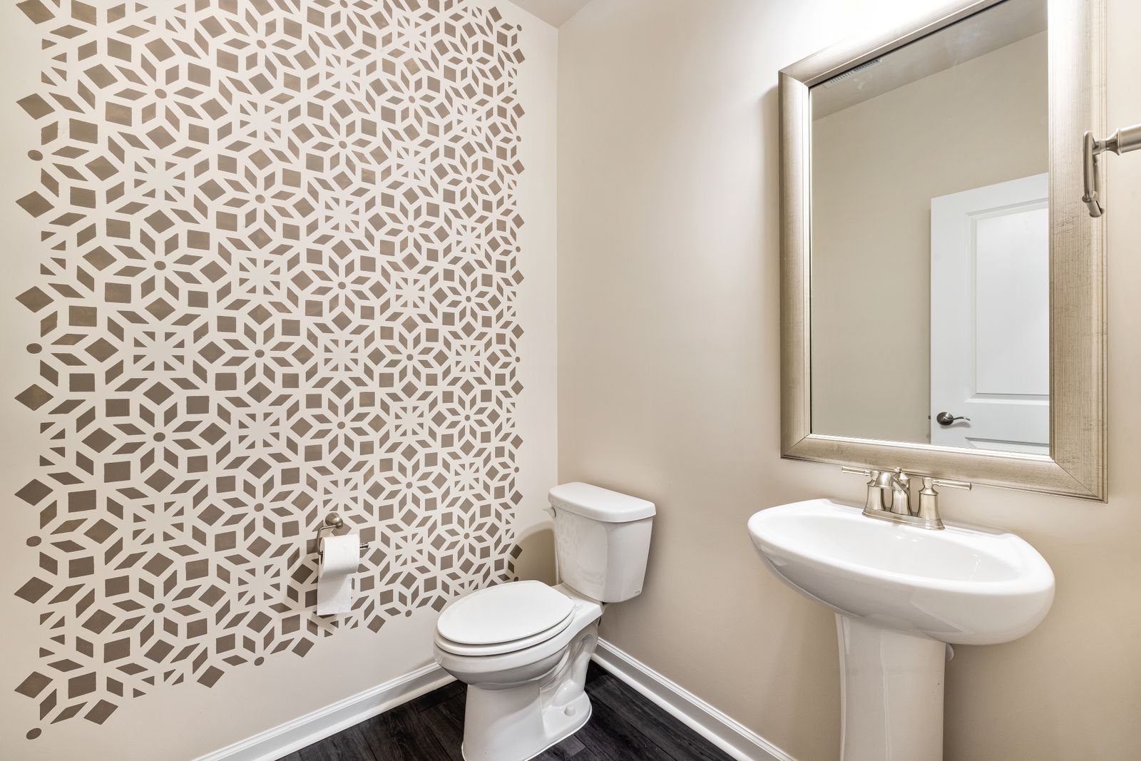 Powder rooms wallpaper